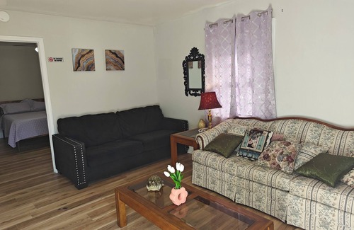 Jacksonville House | Charming 5-bedroom house with AC in Jacksonville