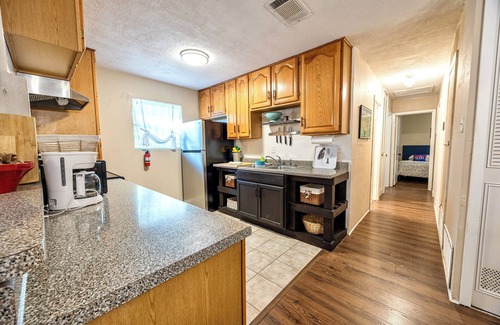 Southside House | Charming 5 Bedroom Home w/Hot Tub Near Lackland Air Force Base & Sea World