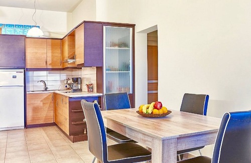 Karteros Villa | Charming 5-Bedroom Villa, Large Garden, Private Pool, Sea View - 800 m to a Sandy Beach in Karteros