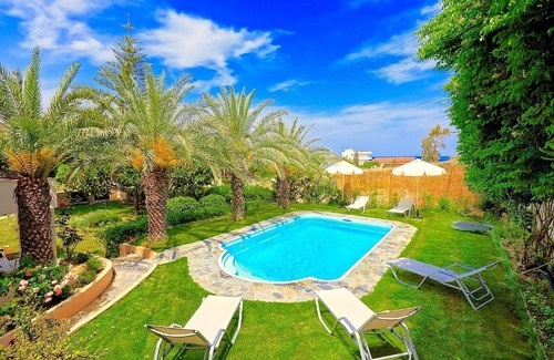 Karteros Villa | Charming 5-Bedroom Villa, Large Garden, Private Pool, Sea View - 800 m to a Sandy Beach in Karteros