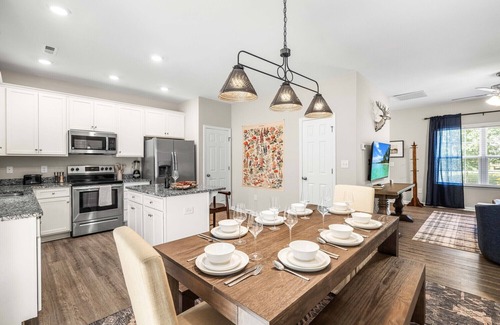 Durham House | Charming 5bd - BBQ - Deck- 4mins Duke University