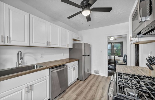 Cleveland Heights House | Charming 5BR Cleveland Heights Home, 7 Beds, 2.5 Baths, Family-Friendly