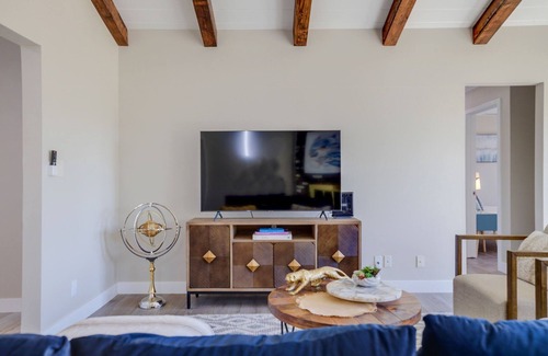 Southwest Anaheim Villa | Charming 5BRS/3BTHS - DISNEY - CONVENTION - PLAYGROUND - SOCAL FUN!