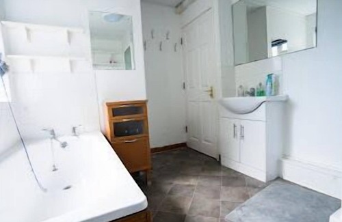 Reading House | Charming 6-Bed House in Reading