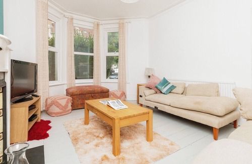 Horfield House | Charming 6 Bedroom House Bristol