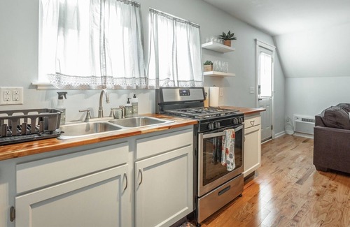 Lookout Valley Neighborhood Association House | Charming 6 Bedroom Property | Close to Downtown!