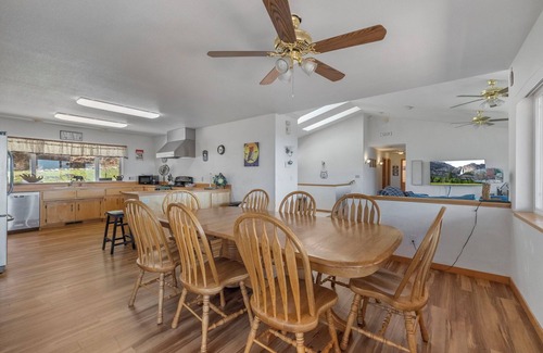 Twain Harte Cabin | Charming 6-bedroom cabin with stunning views!