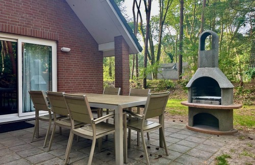Beerze Cabin | Charming 6-person bungalow, suitable for all seasons.