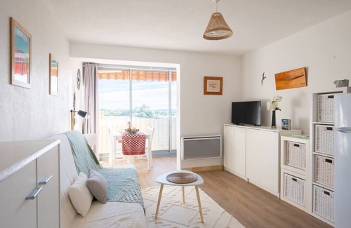 Carqueiranne Apartment | Charming 600 m from beaches and shops