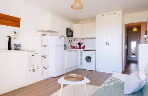 Carqueiranne Apartment | Charming 600 m from beaches and shops