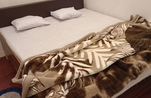 Gorakhpur House | Charming 7-bedroom hotel with WiFi, AC in welcoming Gorakhpur