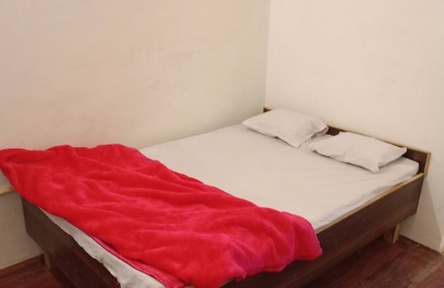 Gorakhpur House | Charming 7-bedroom hotel with WiFi, AC in welcoming Gorakhpur