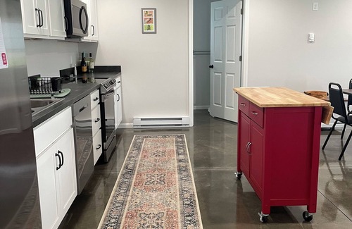 Oak Harbor House | Charming 8 person, 2-bedroom barndominium with WiFi, AC in gorgeous Oak Harbor.
