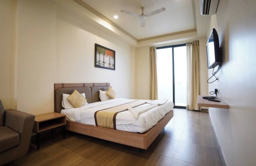 Anantapur Hotel | Charming 9-bedroom hotel with WiFi, AC in fantastic Anantapur