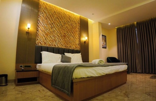 Anantapur Hotel | Charming 9-bedroom hotel with WiFi, AC in fantastic Anantapur
