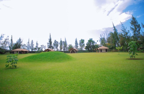 Hai House | Charming 9-bedroom hotel with AC and WiFi in serene Hai