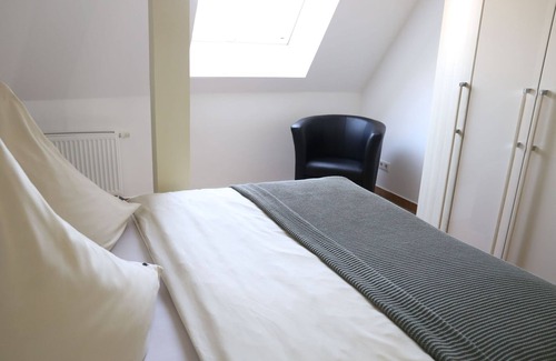 Windischbuchen Apartment | Charming apartment YELLOW - Villa Geisenhof
