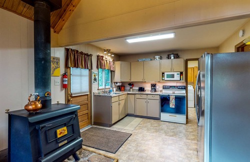 Bailey Cabin | Charming A-frame cabin next to stream on 3 acres