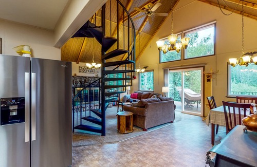 Bailey Cabin | Charming A-frame cabin next to stream on 3 acres