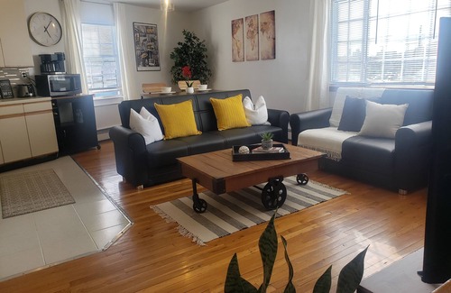 Queens Apartment | Charming Abode near JFK/UBS/Casino/LIRR/Subway