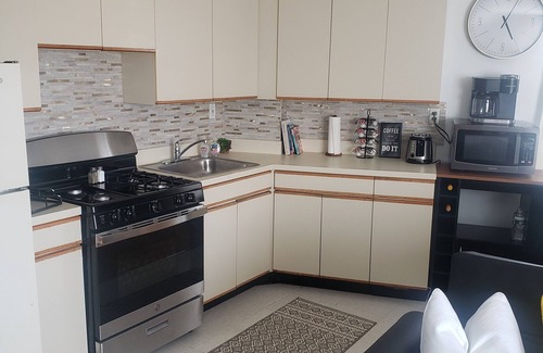 Queens Apartment | Charming Abode near JFK/UBS/Casino/LIRR/Subway