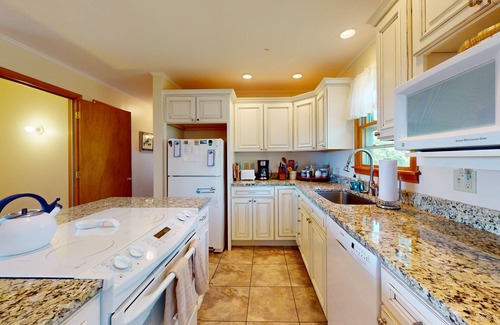 Castine Cottage | Charming abode with water views, updated kitchen, & internet - dog-friendly