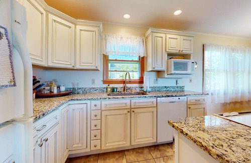 Castine Cottage | Charming abode with water views, updated kitchen, & internet - dog-friendly