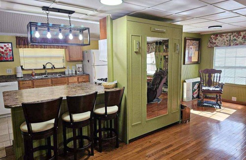 Franklin Cabin | Charming acreage with a grill, W/D, large porch, and wood-burning fireplace