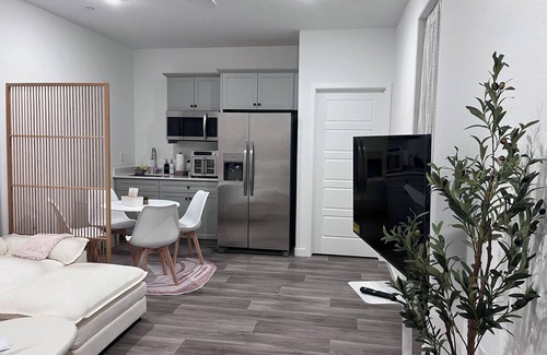 Raisin House | Charming ADU with Private Entrance