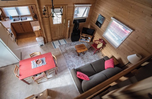 Scotch Creek Cabin | Charming, affordable cabin - steps from the beach!