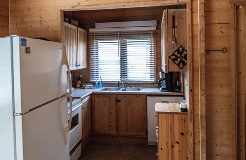 Scotch Creek Cabin | Charming, affordable cabin - steps from the beach!