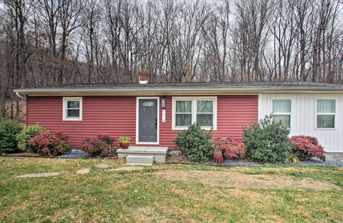 Afton Cottage | Charming Afton Cottage w/ Fire Pit & Grill!