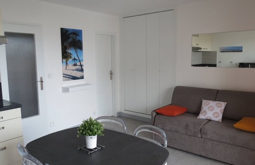 La Grande-Motte Apartment | Charming air-conditioned studio in town center 150m from the beach and 50 m from the port