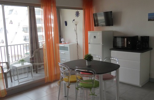 La Grande-Motte Apartment | Charming air-conditioned studio in town center 150m from the beach and 50 m from the port