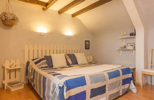 Saint-Omer-de-Blain Bed & Breakfast | Charming Air-Conditioned Room with Private Bath, WiFi & Kitchen Access Near Canal