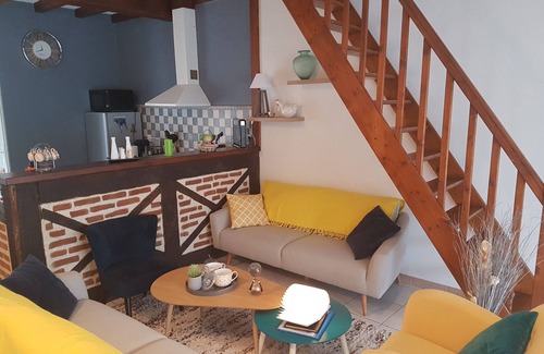 Figeac House | Charming air-conditioned 6/8 sleeper house with pool, in Lunan