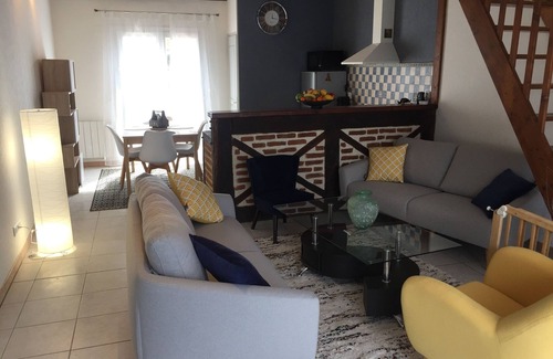 Figeac House | Charming air-conditioned 6/8 sleeper house with pool, in Lunan