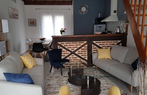 Figeac House | Charming air-conditioned 6/8 sleeper house with pool, in Lunan