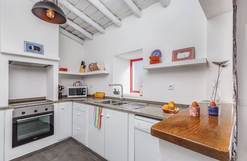 Sao Pedro do Corval House | Charming Alentejo Retreat with Heated Pool – Tranquility and Comfort Await