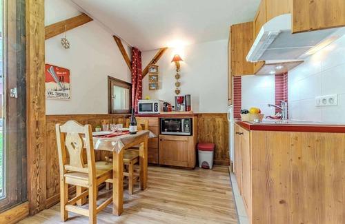 Val-Thorens Apartment | Charming Alpine Hideaway for 2 Heart Val Thorens