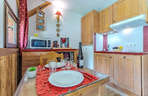 Val-Thorens Apartment | Charming Alpine Hideaway for 2 Heart Val Thorens