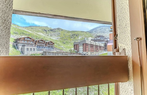 Val-Thorens Apartment | Charming Alpine Hideaway for 2 Heart Val Thorens