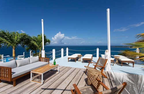 The Valley House | Charming and cozy cliffside villa - 5 min hike to the beach.n