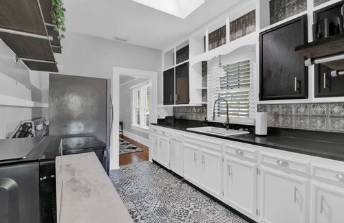 Sanford House | Charming and bright 2-bedroom bungalow in wonderful Historic Sanford