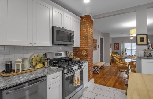 Black Rock Apartment | Charming and Centrally Located 1-bedroom apartment in lovely Buffalo, NY