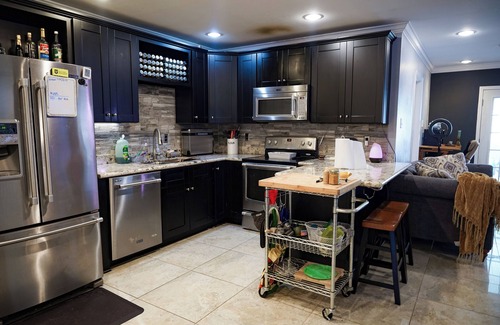Pontchartrain Park House | Charming and comfortable 2-bedroom house that sleeps 6 with a gym.