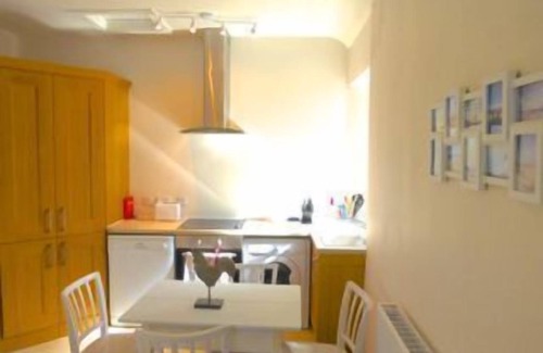 Carsethorn Cottage | Charming and comfortable, countryside cottage a 10 minute walk from the sea. Very popular with bird