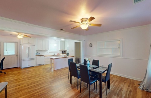 Savannah House | Charming and comfortable ADA compliant home, centrally located