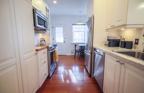 Mission District Condo | Charming and Contemporary Inner-City One-Bedroom Heritage Condo