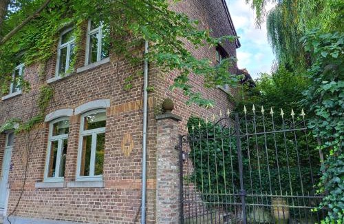 Engelmanshoven House | Charming and cosy ART DECO house in old historic farm with private natural pool and gardens with hiking and cycling trails nearby
